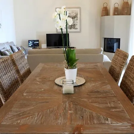 Euphoria Retreat فيلة Mánganos