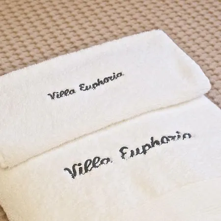 Euphoria Retreat فيلة Mánganos